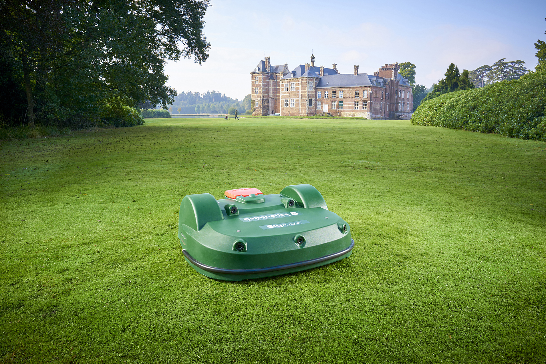 Bigmow mowing estate lawn promo photo